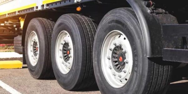 Can You Drive a Dual Axle Trailer with 3 Tires? Exploring the Ins and Outs of Trailer Safety